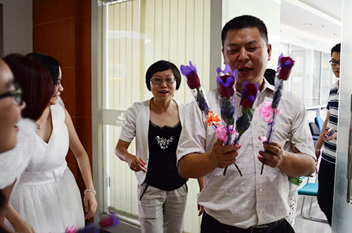 好多玫瑰，回家送老婆！