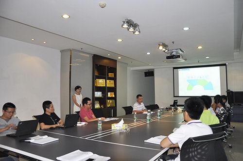 黎總對(duì)員工分享進(jìn)行點(diǎn)評(píng)與提問