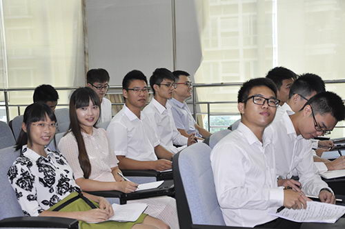 稚嫩的臉龐、燦爛的笑容~