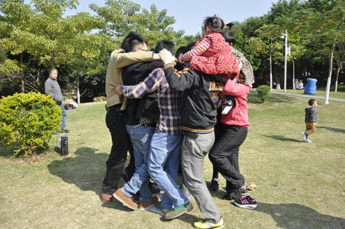 還能抱得更緊一點嗎？？