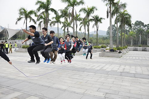 跑累了，我們想在空中飛一會兒~