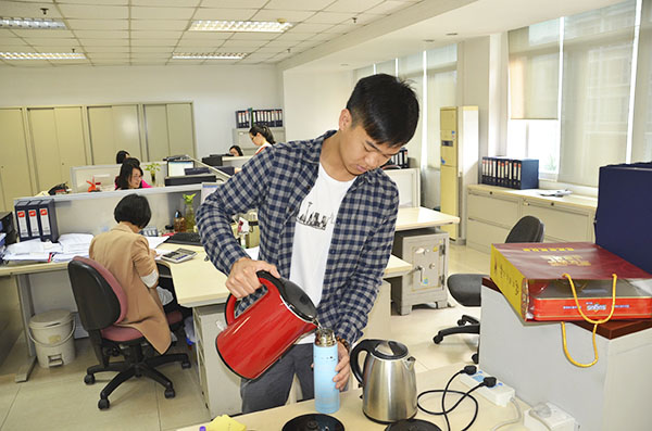 暖男服務(wù)員