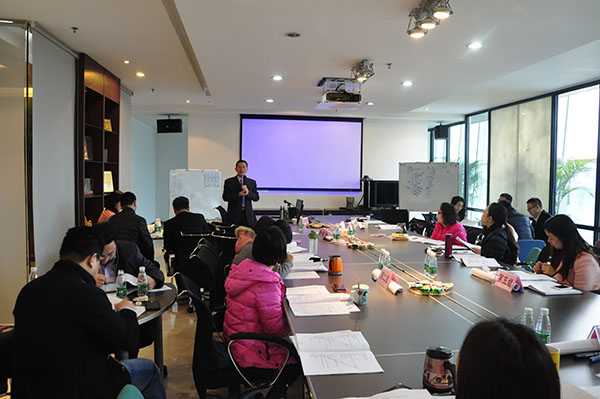 專家認真指導(dǎo)