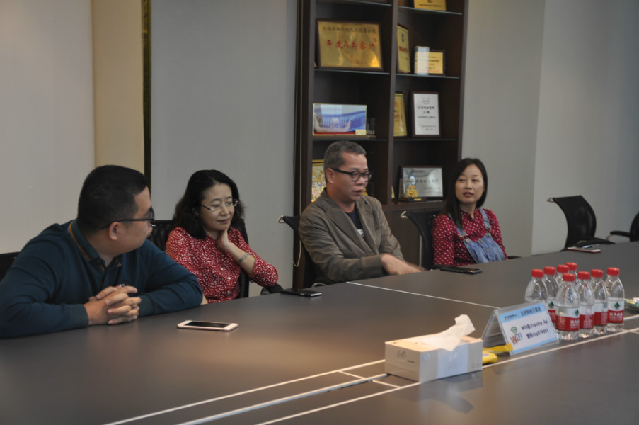 老總們對(duì)每一位員工的問題都很重視