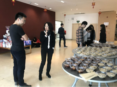 王姐：“這湯圓一定很好吃！”