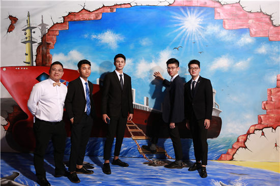 帥氣的業(yè)務(wù)人員